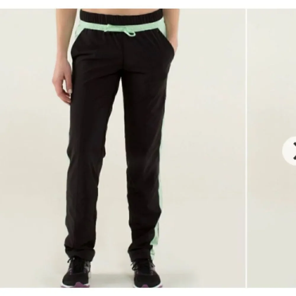 Lululemon mint green/black run bandit track pants size 6
